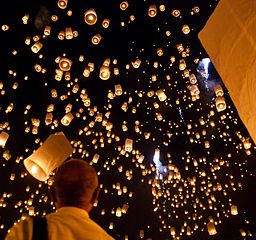 Yi_peng_sky_lantern_festival_San_Sai_Thailand