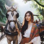 women asia horse carriage