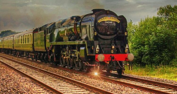 Extreme Photos on a Moving Train Worth It or a Disaster staying to Happen?