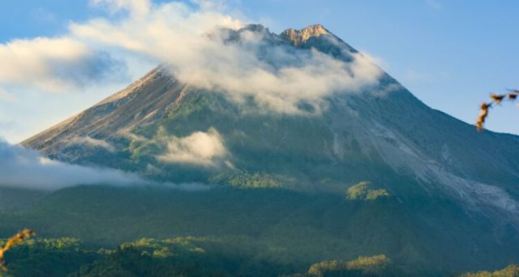 Rinjani’s Not a Resort: Backlash Grows Against Glamping and Seaplane Plans
