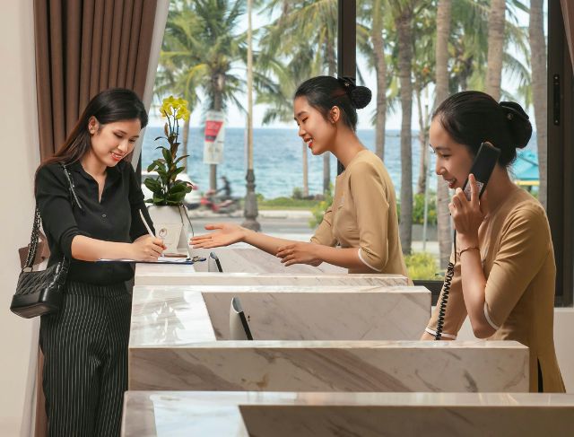 French Tourists Shocked After 5-Star Hotel Booking Turns Into a Big Mess