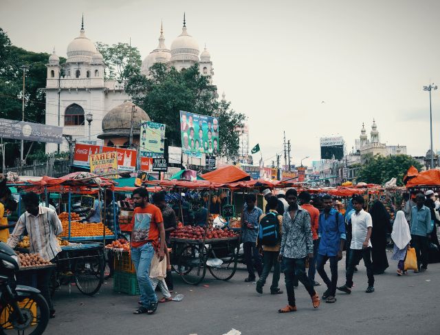 First Time in Delhi: Spicy Indian Street Food Adventure & Chaos of City Life