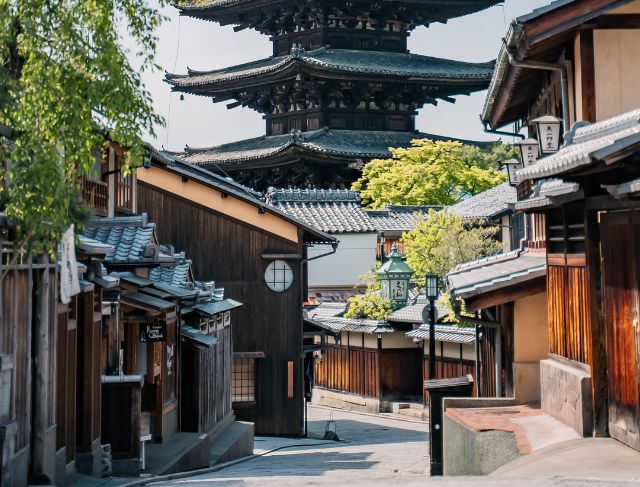 Kyoto’s Everything’s Fine Mood… Even When Chinese Tourist Numbers Drop