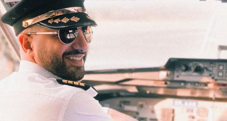 To Get Hundreds of Free Flights, Man Disguise as Pilot and Flight Attendant