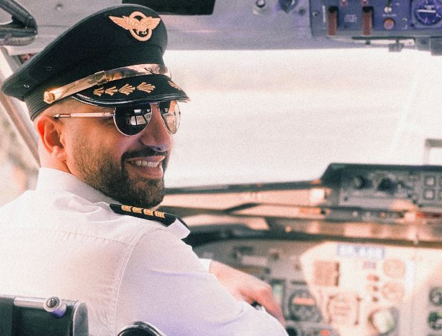 To Get Hundreds of Free Flights, Man Disguise as Pilot and Flight Attendant