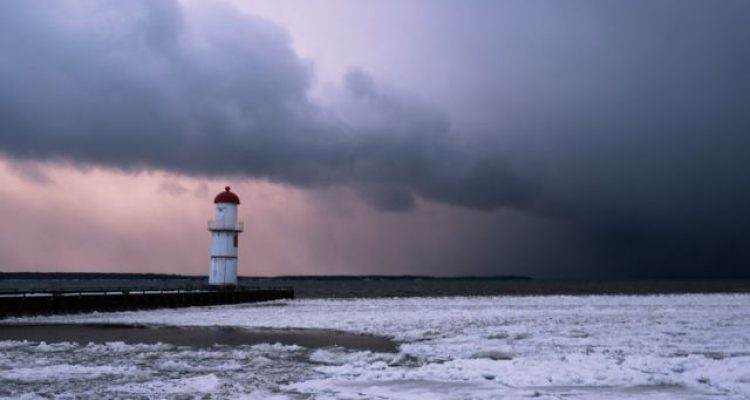 Heavy Snow Grounds Planes, Strands Thousands on Jeju Island