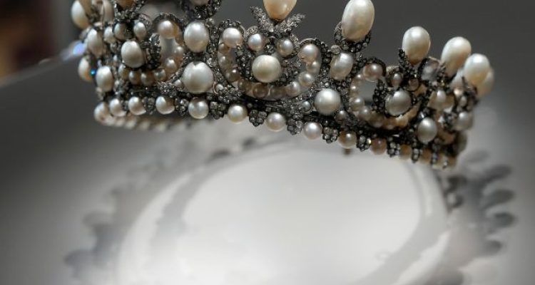 The Louvre Museum Repair Empress Eugenie's Damaged Crown