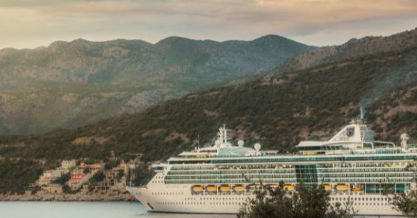 Cruise Ship Passengers Stuck at Doha Port