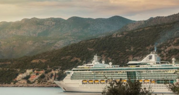 Cruise Ship Passengers Stuck at Doha Port