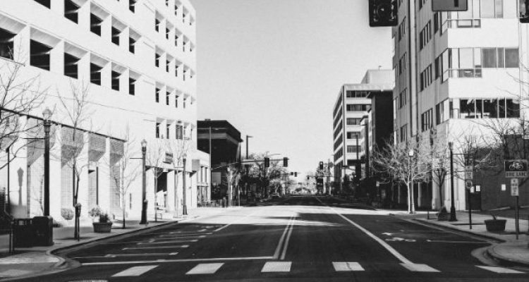 Wave of Iranian Attacks Forces UAE to Completely Shut Down Airspace