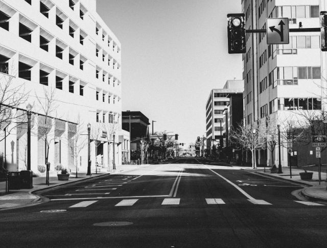 Wave of Iranian Attacks Forces UAE to Completely Shut Down Airspace