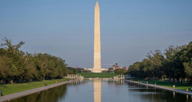 Trump’s Giant Washington Monument Plan Sparks Aviation Safety Concerns Near Reagan Airport