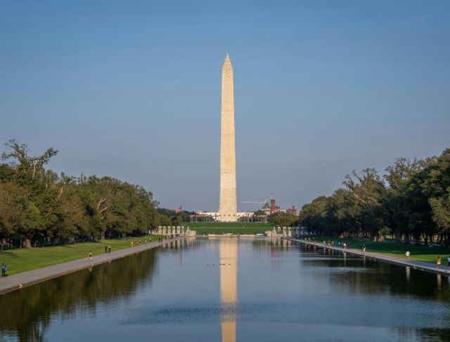 Trump’s Giant Washington Monument Plan Sparks Aviation Safety Concerns Near Reagan Airport