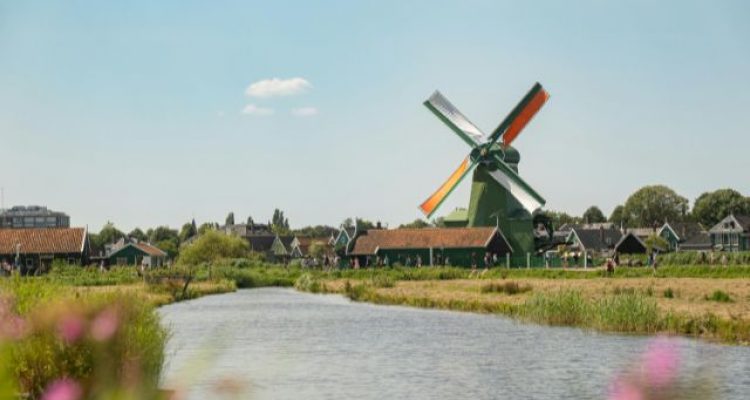 Netherlands Heatwave Disrupts Travel, Transport, and Daily Life