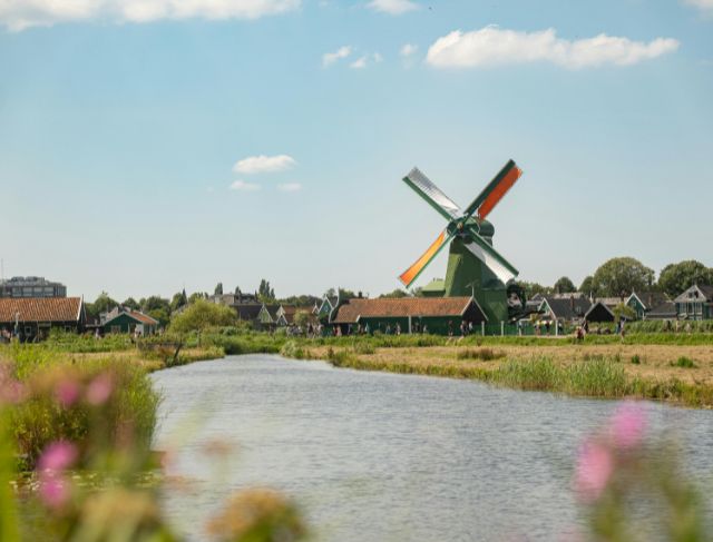 Netherlands Heatwave Disrupts Travel, Transport, and Daily Life