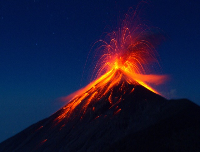 Tourist Struck by Lightning While Climbing Mount Etna During Volcanic Activity