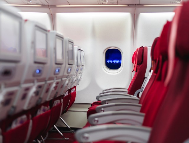 Flight Attendant Warns Passengers Not to Store Important Items in Seat Pockets
