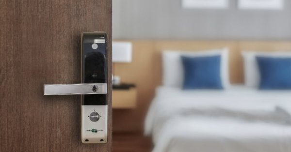 Flight Attendants Reveal a 90-Second Hotel Room Safety Check