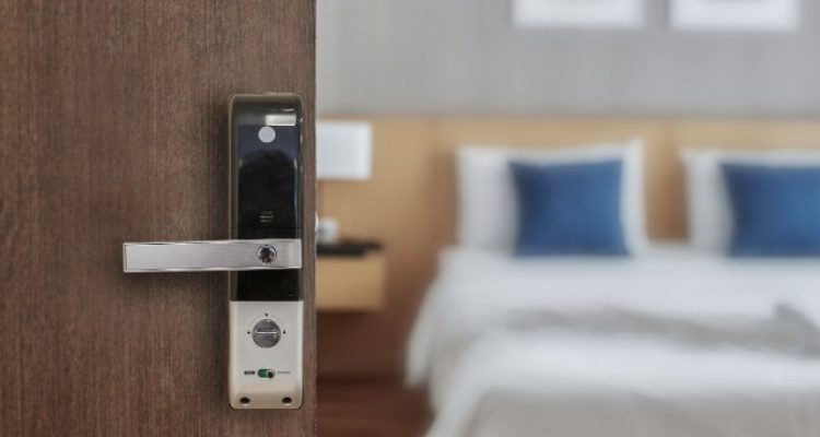 Flight Attendants Reveal a 90-Second Hotel Room Safety Check
