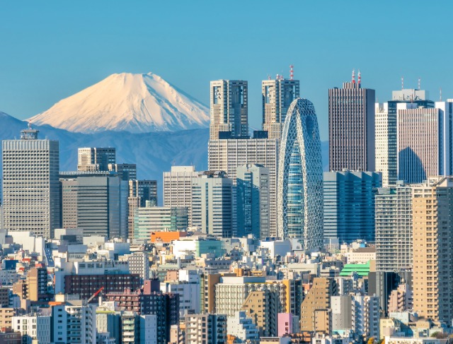 Japan Tourism Falls 9.6% as Chinese Visitor Numbers Plunge